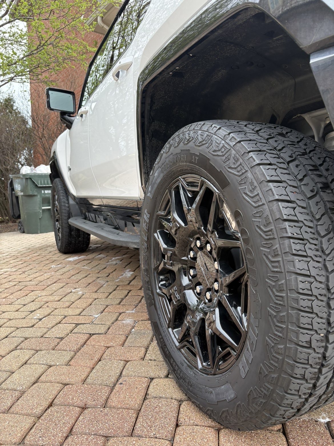 GMC Hummer EV tyre